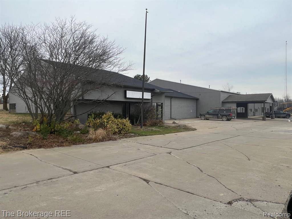 Fenton, MI 48430,2084 W THOMPSON Road