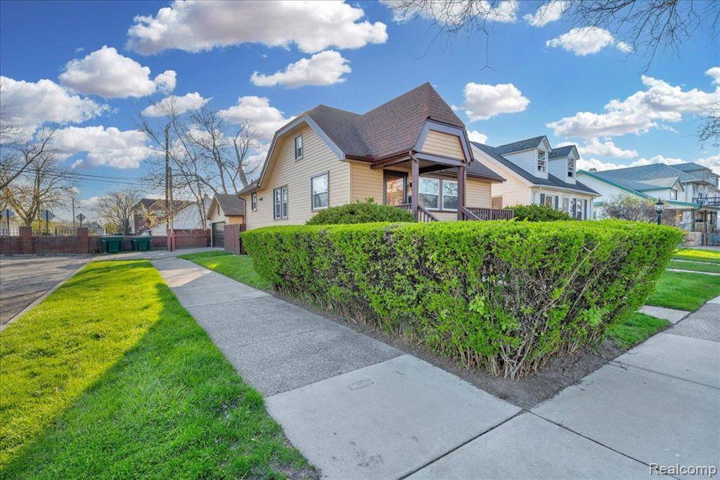 Grosse Pointe, MI 48230,1449 WAYBURN Street