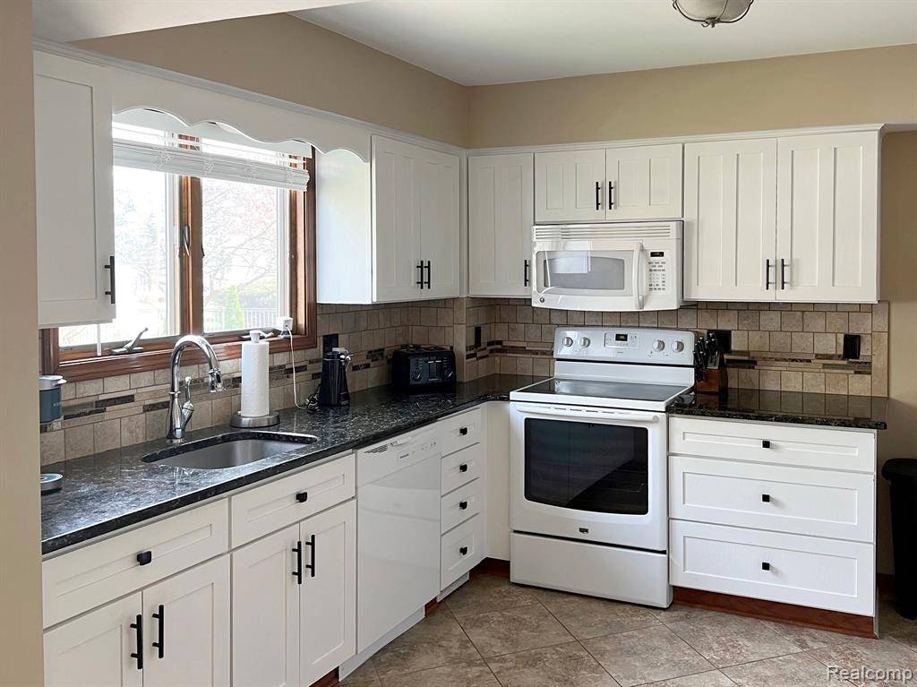 Canton, MI 48187,1198 KNIGHTSBRIDGE Road
