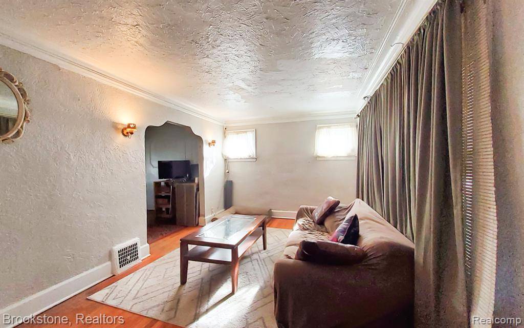 Detroit, MI 48203,18906 HAWTHORNE Street