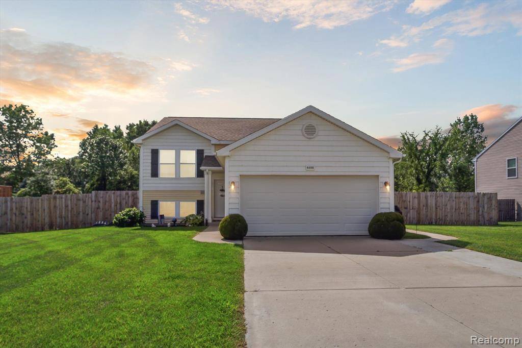 Grand Blanc, MI 48439,4466 PEBBLE CREEK Boulevard