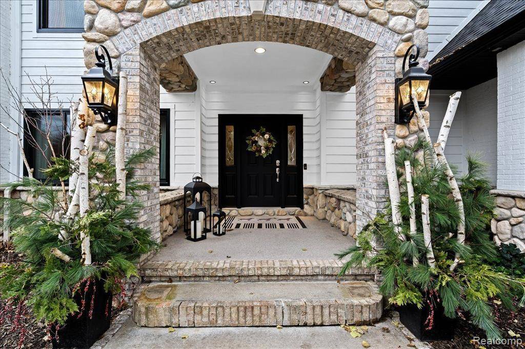 Canadian Lakes, MI 49346,11297 E ROYAL Road