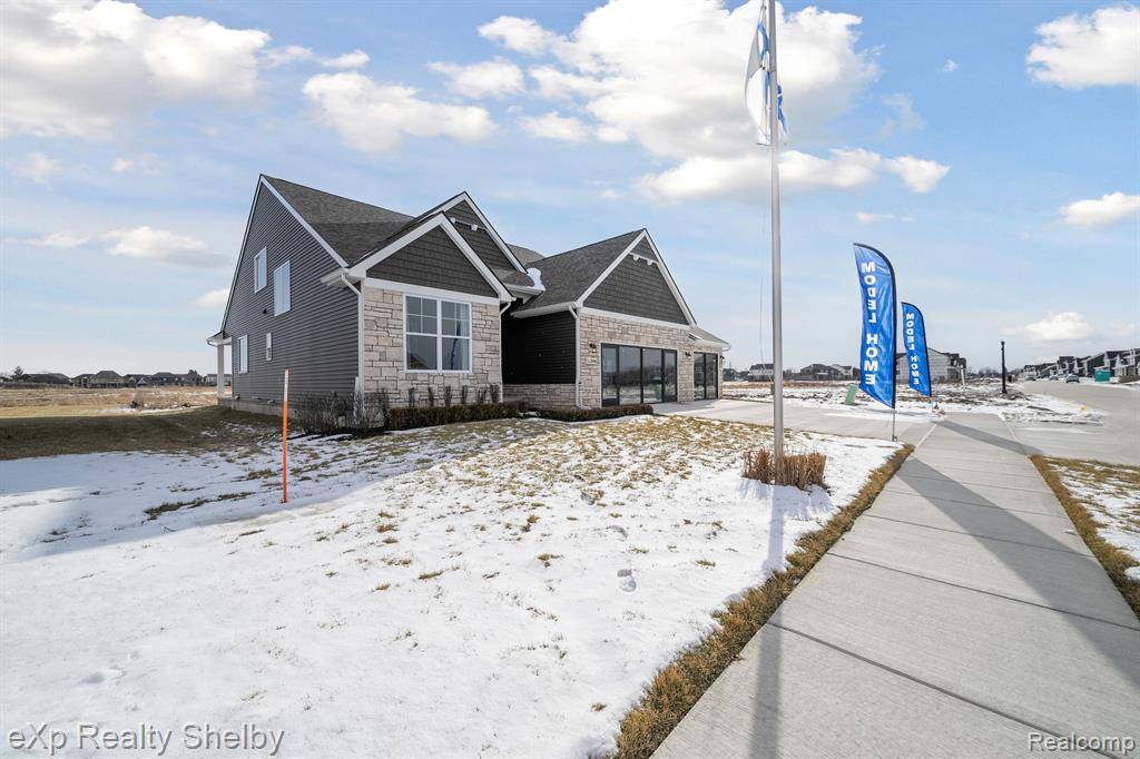 Macomb, MI 48042,52600 WELLINGTON VALLEY Drive