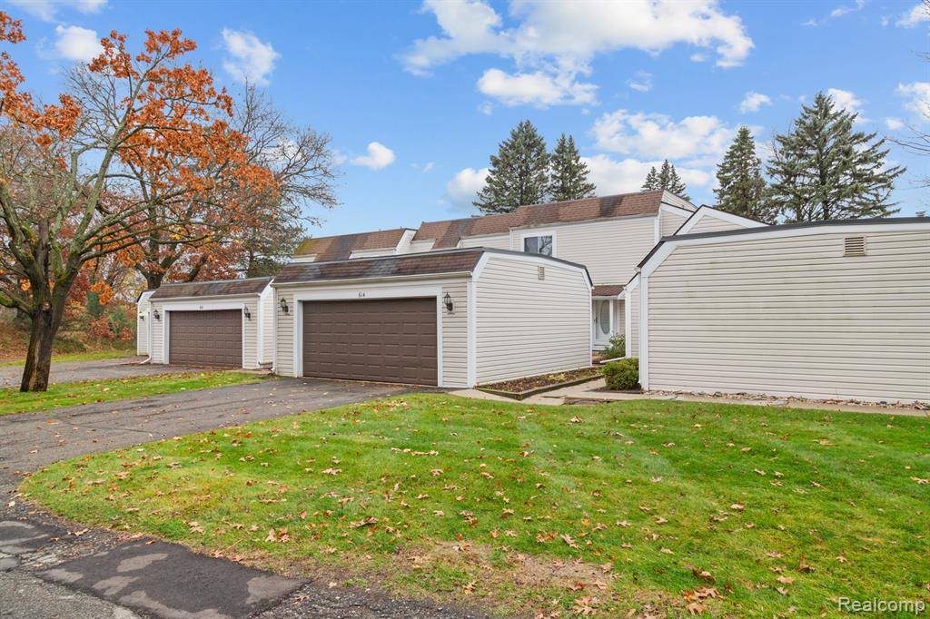 Oxford, MI 48371,614 OXFORD OAKS