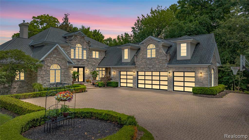 Orchard Lake Village, MI 48324,4326 COMMERCE Road