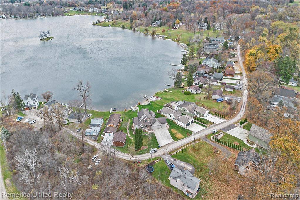 Fenton, MI 48430,10414 LAKE SHORE Drive