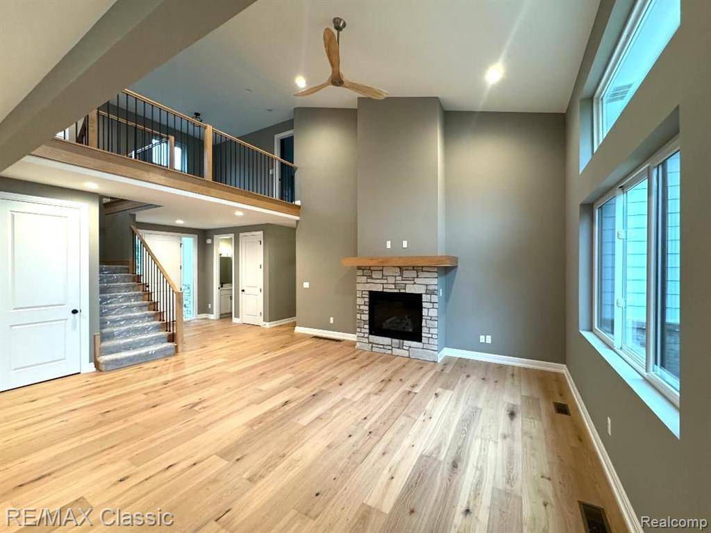 Milford, MI 48381,325 W Dawson