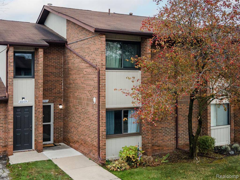 Livonia, MI 48152,33763 PONDVIEW Circle
