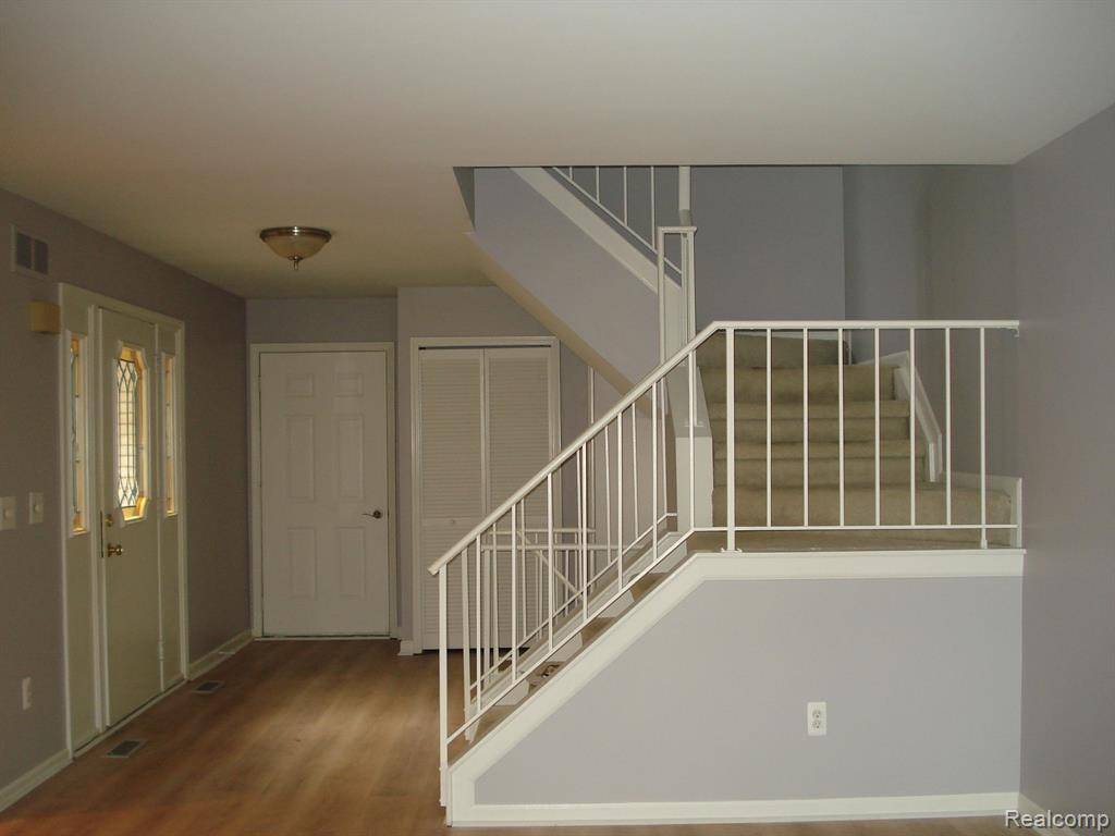 Rochester Hills, MI 48307,1233 OAKWOOD