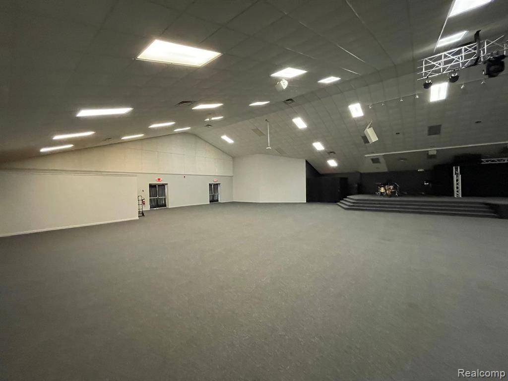 Fenton, MI 48430,6317 OLD US 23