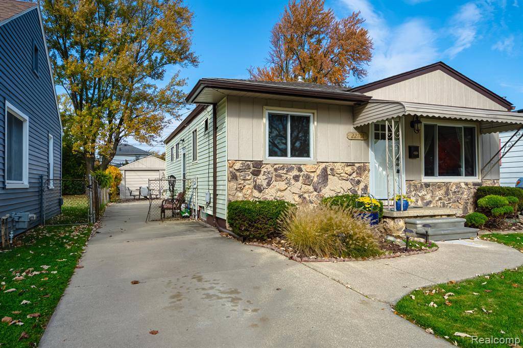 Saint Clair Shores, MI 48082,22701 LAKE Drive