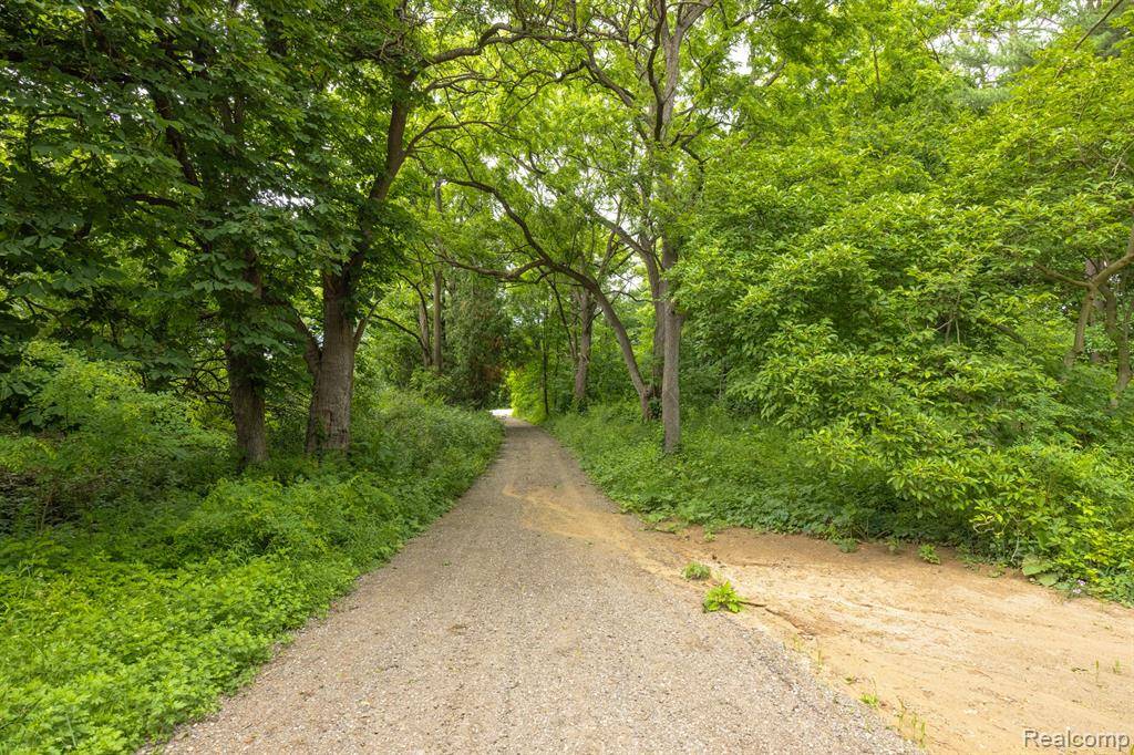 Brighton, MI 48116,8990 WINANS LAKE Road