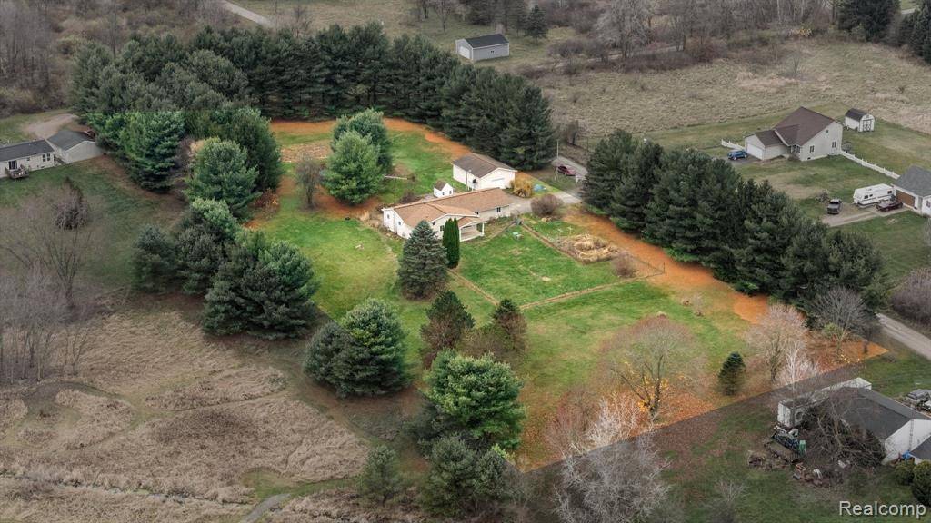 Munith, MI 49259,10901 ROBERTS Drive