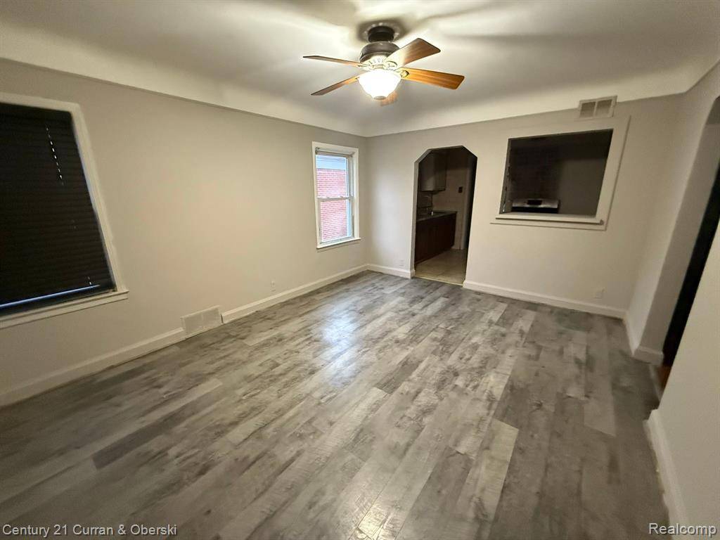 Dearborn Heights, MI 48127,5938 KINMORE Street
