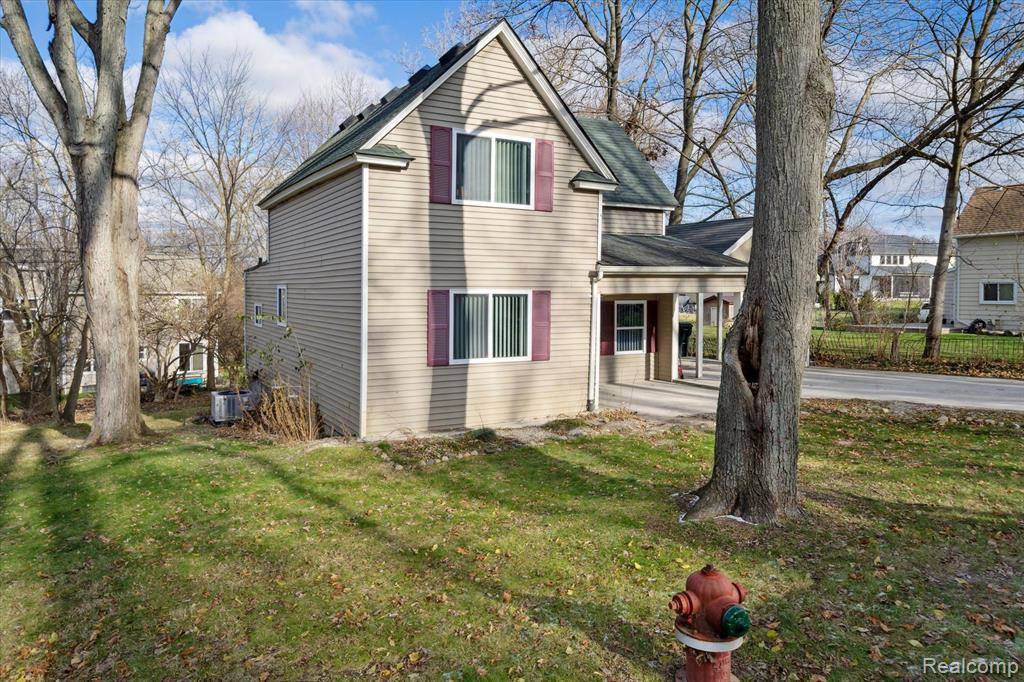 Rochester Hills, MI 48307,102 CLOVERPORT Avenue