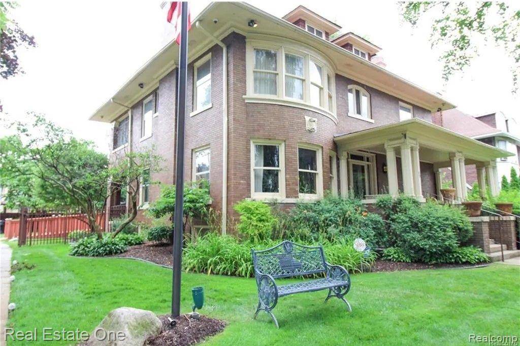 Detroit, MI 48202,90 EDISON Street