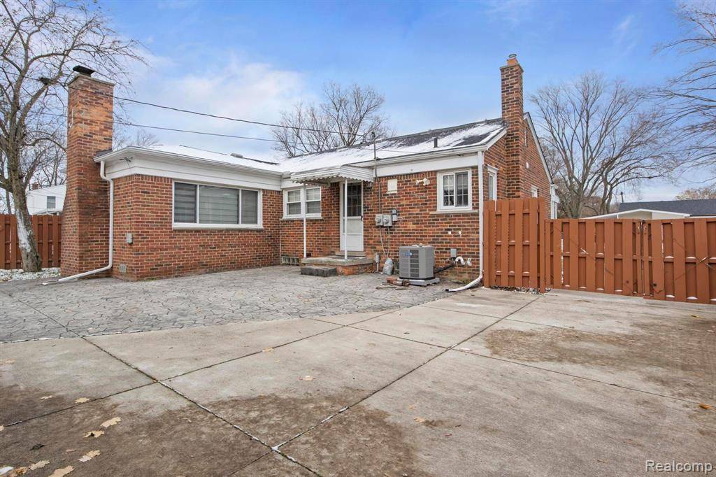 Livonia, MI 48150,9911 OPORTO Street