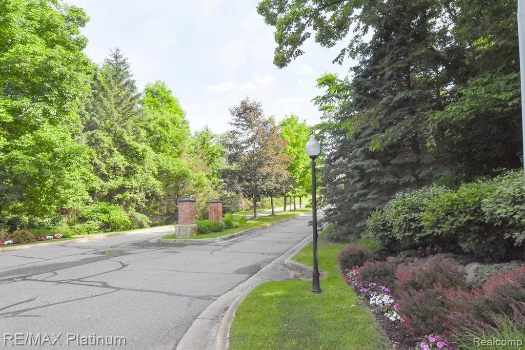 Fenton, MI 48430,35 SHANNON GLEN Drive
