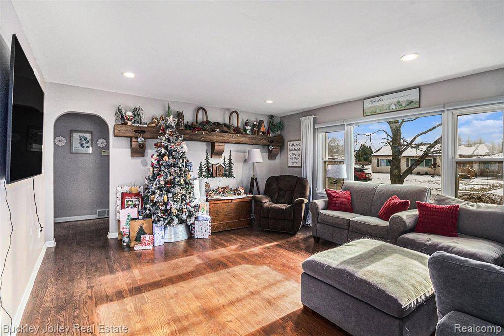 Brighton, MI 48116,7903 LAUREL Street