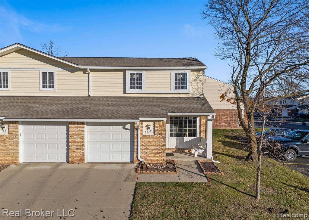 South Lyon, MI 48178,729 CAPE COD