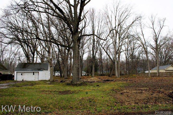 Southfield, MI 48076,21246 8 1-2 MILE Road