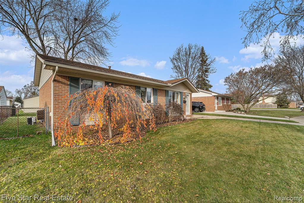 Canton, MI 48187,7085 LONDON