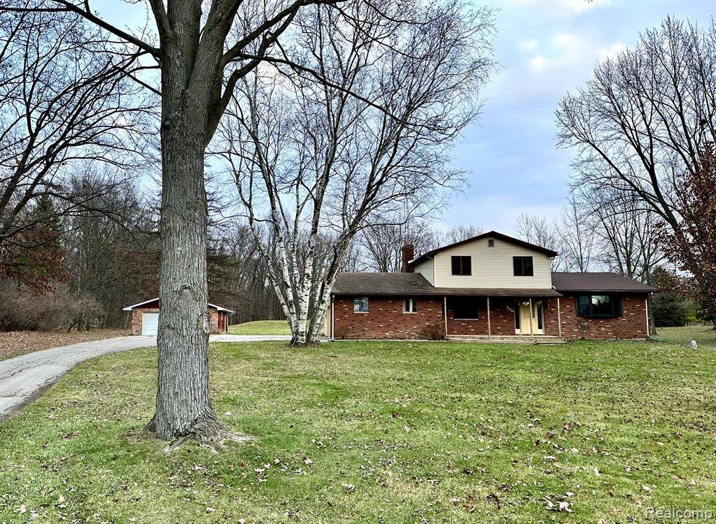 Fenton, MI 48430,14089 IROQUOIS WOODS Drive