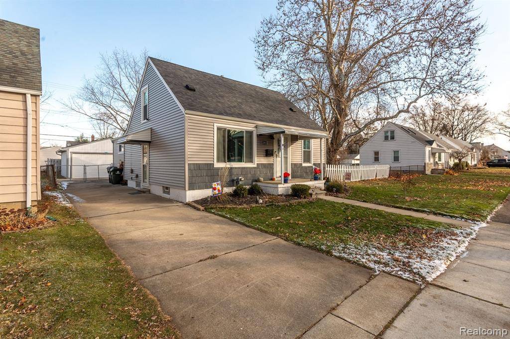 Saint Clair Shores, MI 48080,22013 AVALON Street