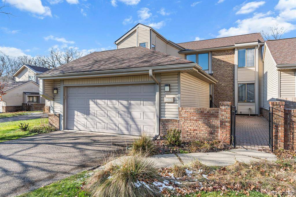 Southfield, MI 48034,29263 W CHANTICLEER Drive