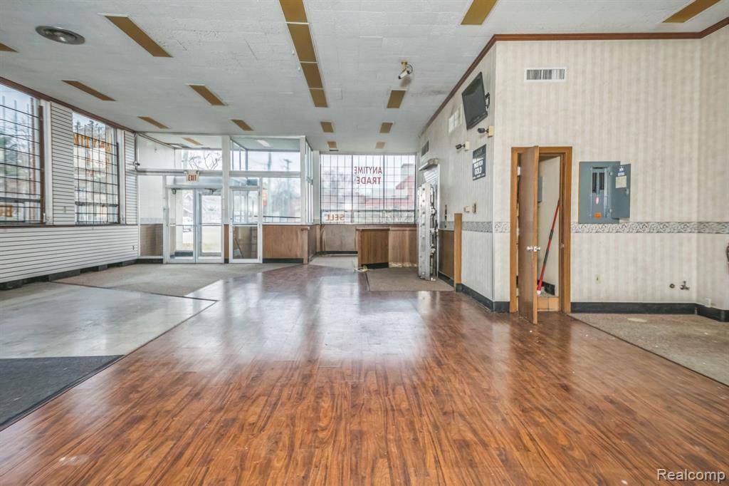 Muskegon, MI 49441,43 W Laketon Avenue