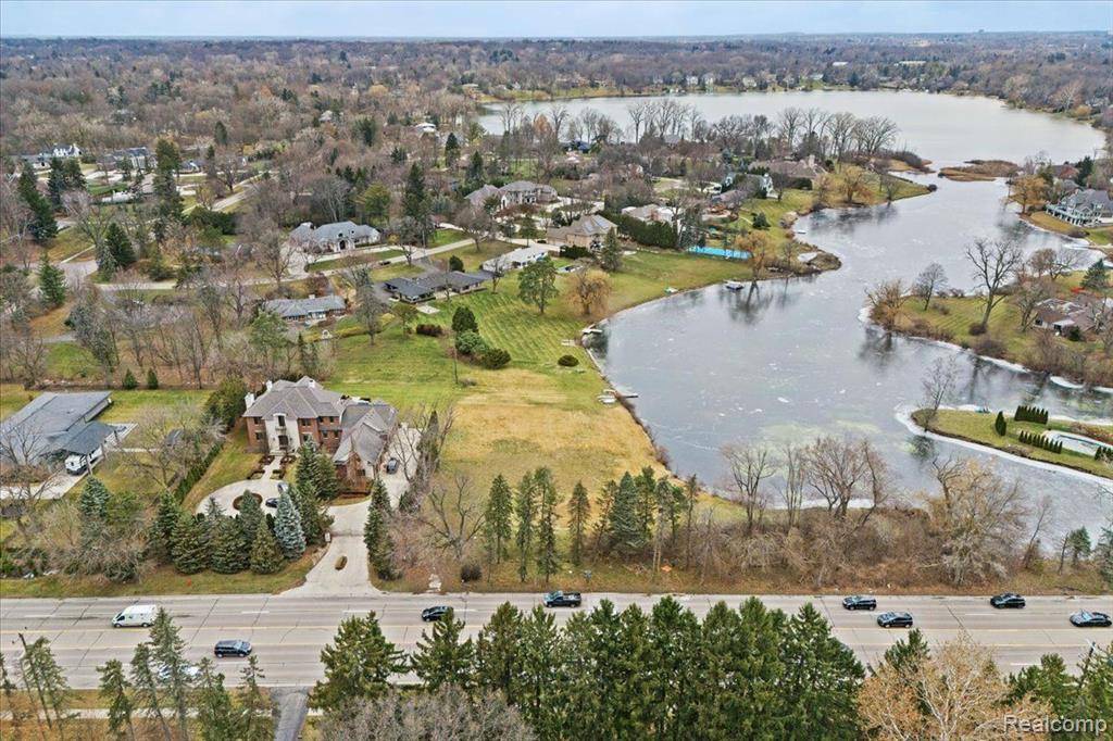 Bloomfield Hills, MI 48301,4456 W MAPLE Road