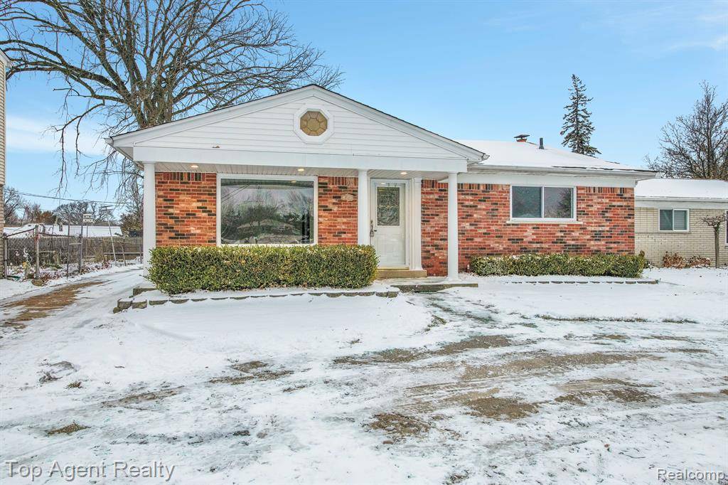 Saint Clair Shores, MI 48081,22004 MARTIN Road