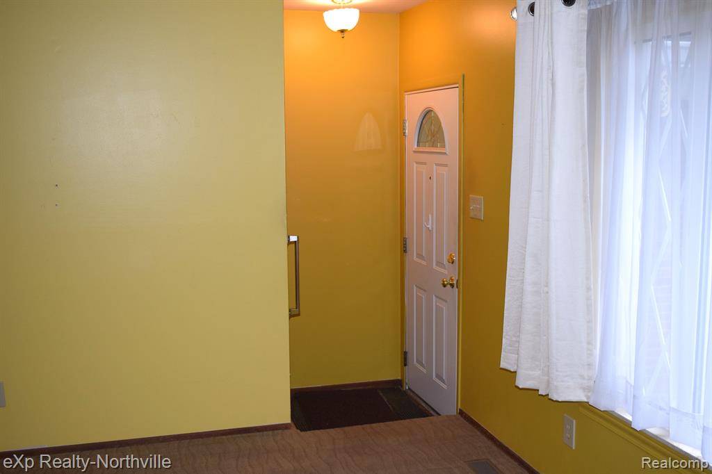 Livonia, MI 48154,38785 LYNDON Street