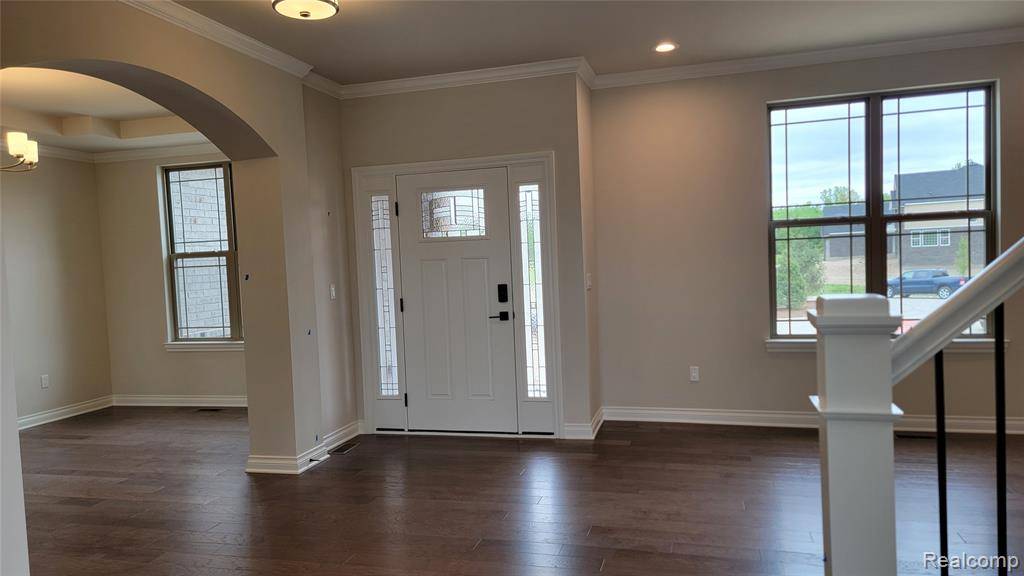 New Hudson, MI 48165,56213 HICKORY CREEK Lane