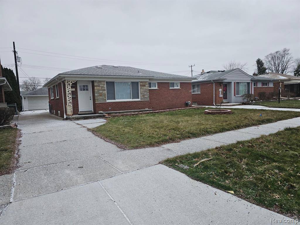 Eastpointe, MI 48021,16174 SPRENGER Avenue
