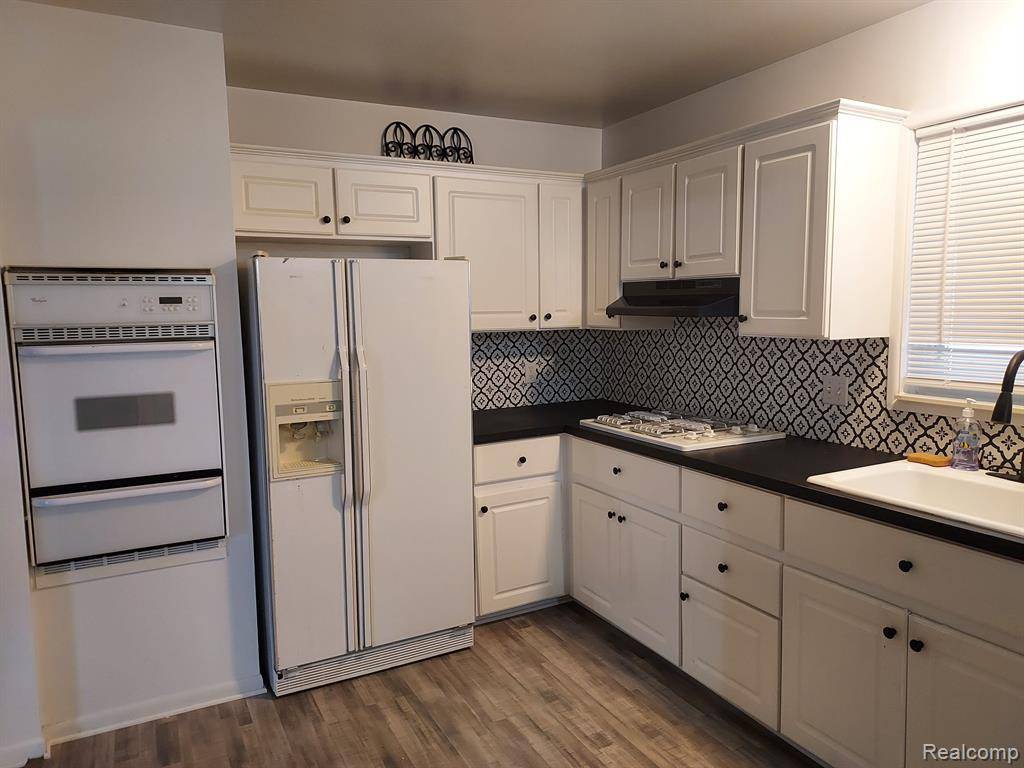 Westland, MI 48186,30572 BURLINGTON Street