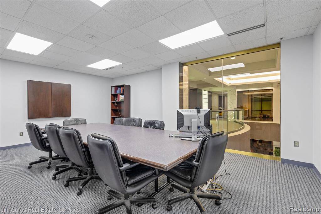 Troy, MI 48098,1450 W LONG LAKE Road