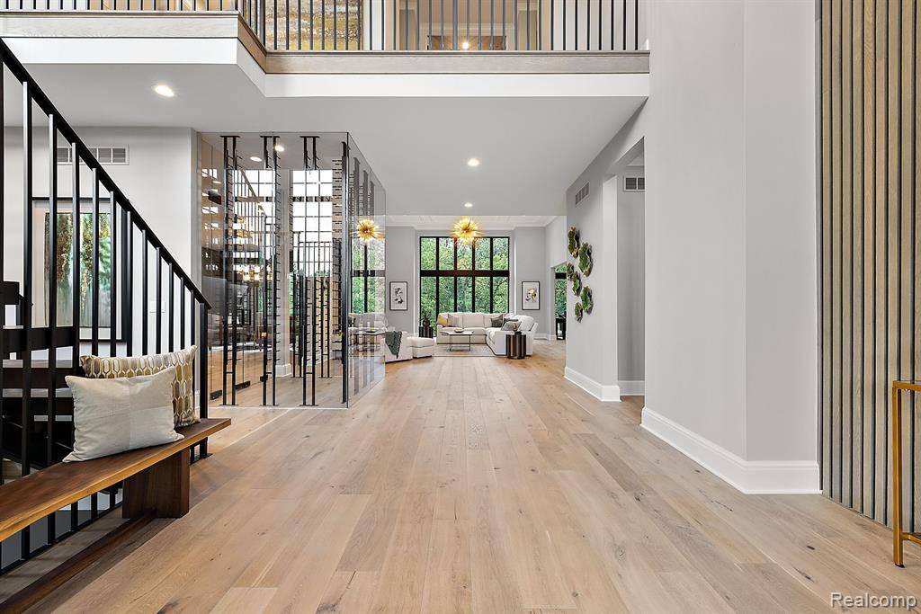 Bloomfield Hills, MI 48301,4456 W MAPLE Road