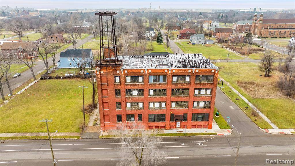 Detroit, MI 48207,2941 E WARREN Avenue