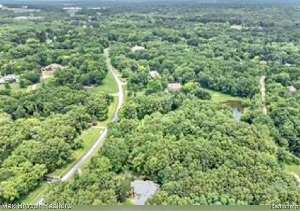 Milford, MI 48381,1078 N RAVENSVIEW NW Trail