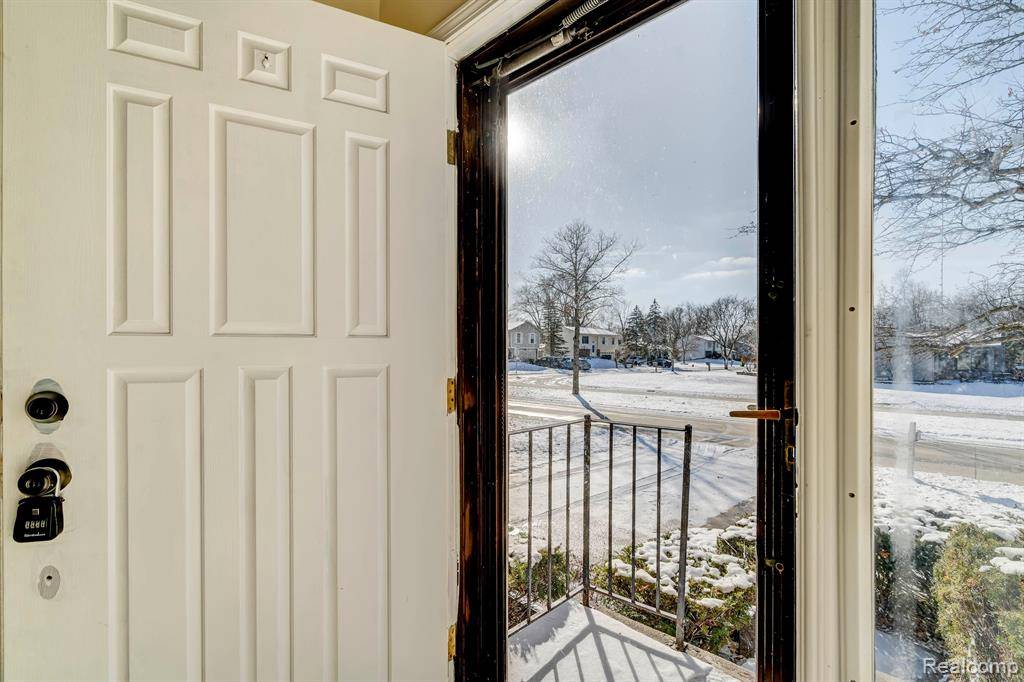 Novi, MI,23860 CRANBROOKE Drive