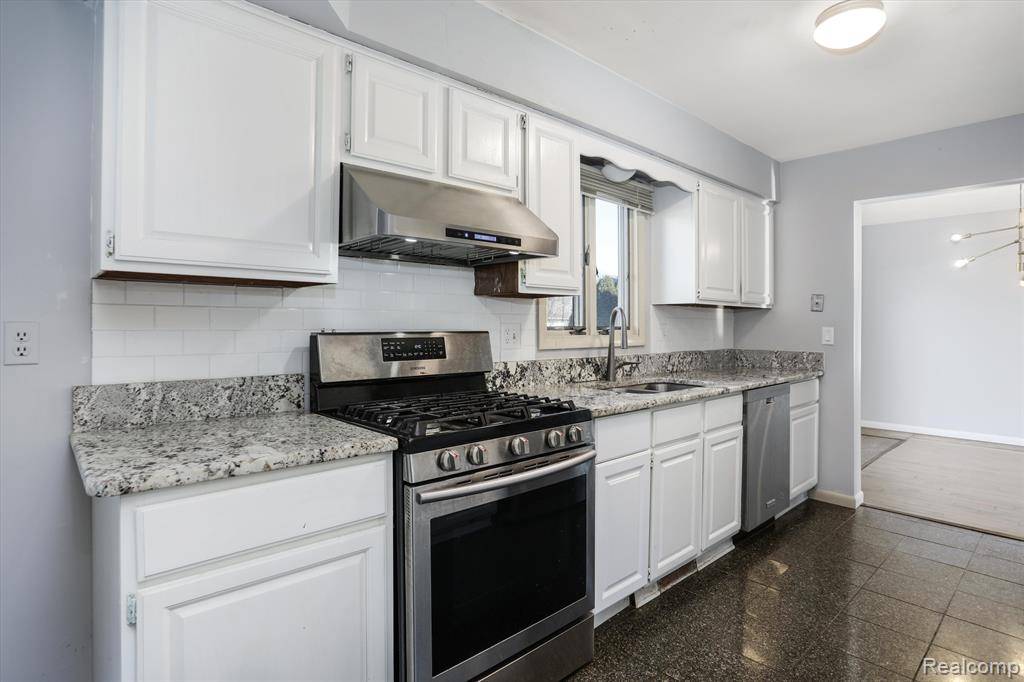 Troy, MI 48085,643 BARCLAY Drive
