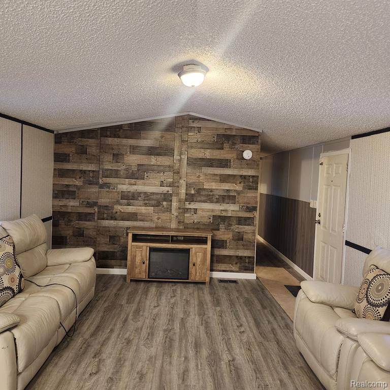 Belleville, MI 48111,216 Ponderosa Trail S