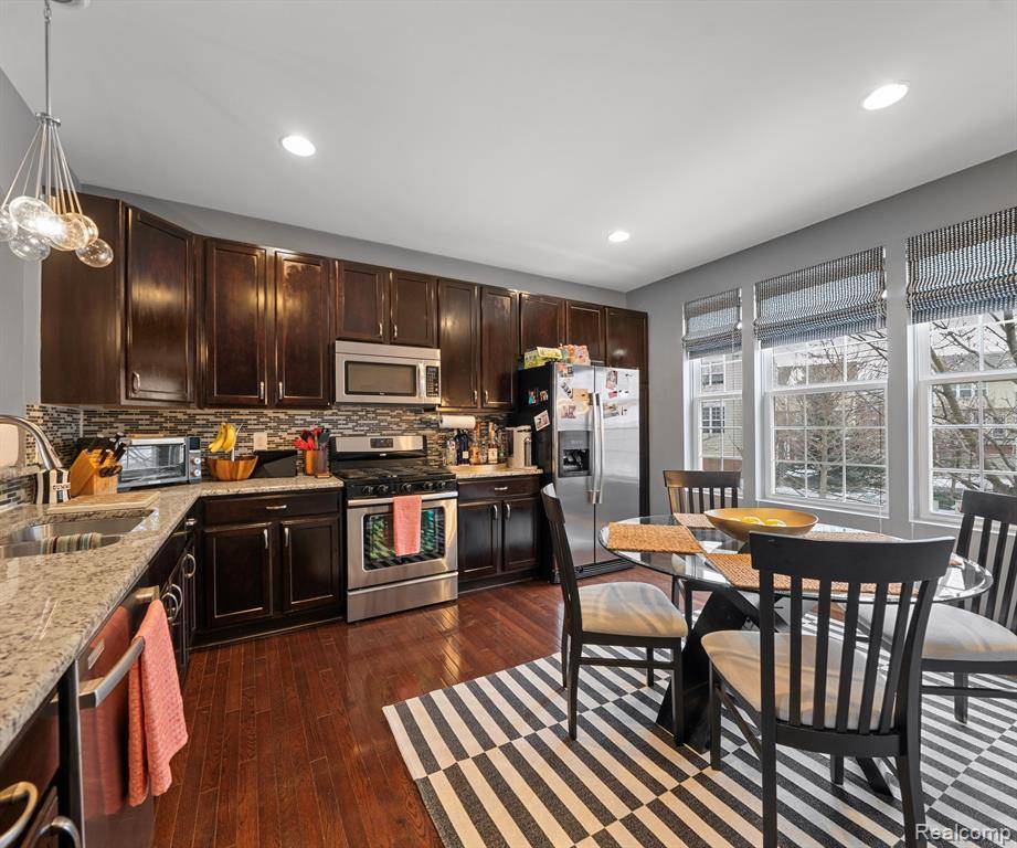 Novi, MI 48377,27914 MIDDLETON Drive