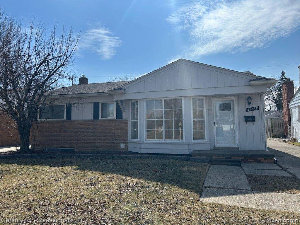 Saint Clair Shores, MI 48082,21530 Tanglewood Street