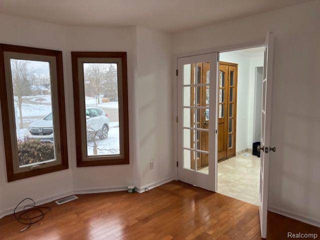 Farmington Hills, MI 48331,37398 EMERALD FOREST Drive