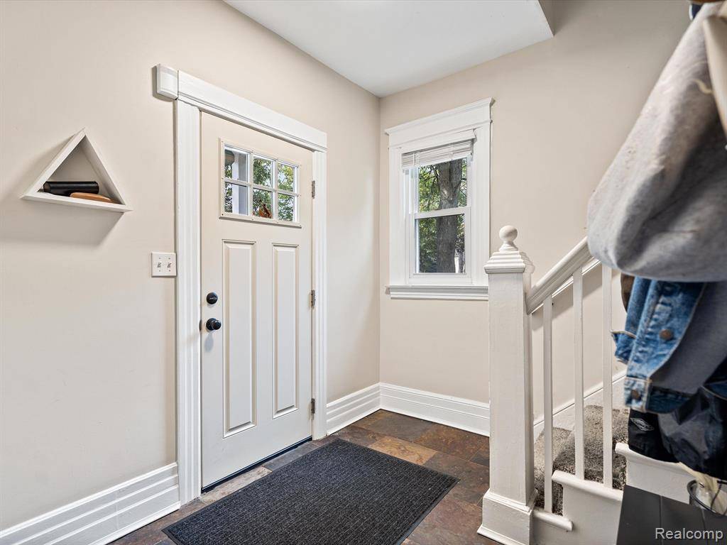 Mount Clemens, MI 48043,99 MILLER Street