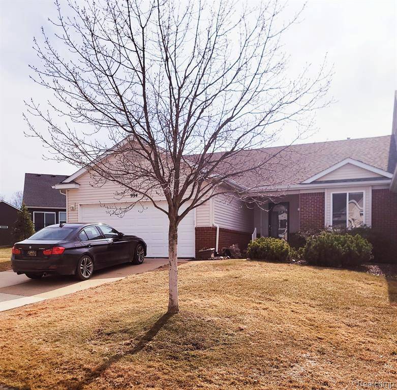 Howell, MI 48843,994 YARROW Road