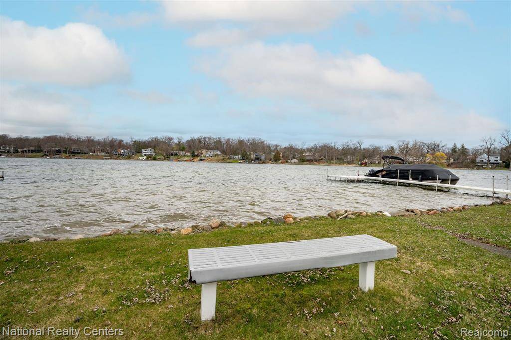 West Bloomfield, MI 48323,6978 COLONY Drive