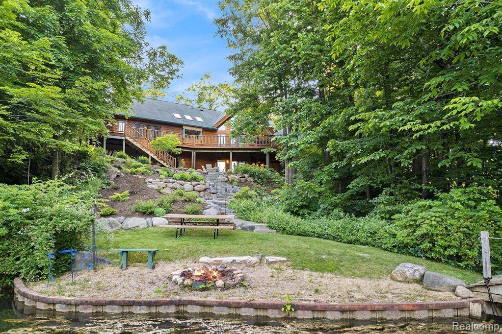 Goodrich Vlg, MI,4693 Hegel Road